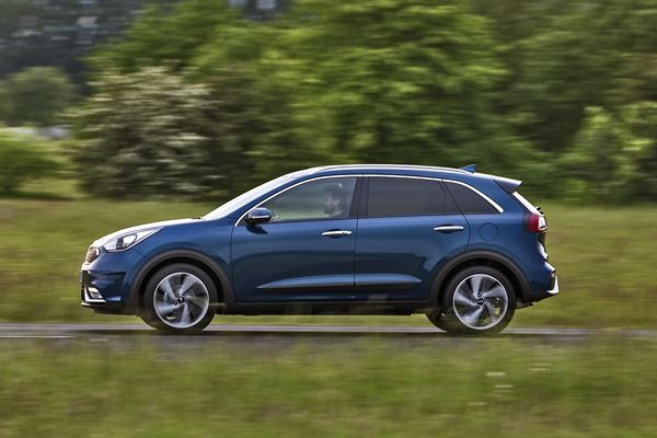 Le crossover Kia Niro hybride essence affiche de faibles consommations