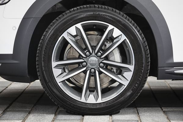 L'Audi A4 Allroad adopte un style baroudeur et une transmission intégrale