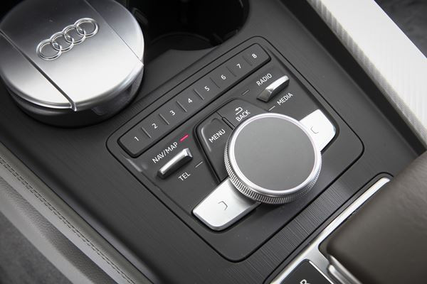 L'Audi A4 Allroad adopte un style baroudeur et une transmission intégrale