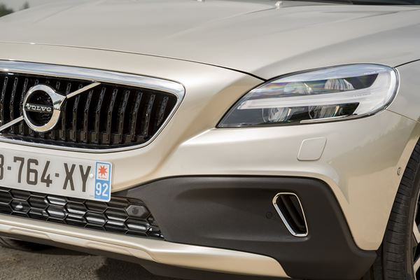 La Volvo V40 Cross Country restylée affiche un look baroudeur
