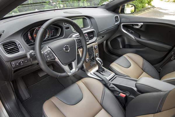 La Volvo V40 Cross Country restylée affiche un look baroudeur