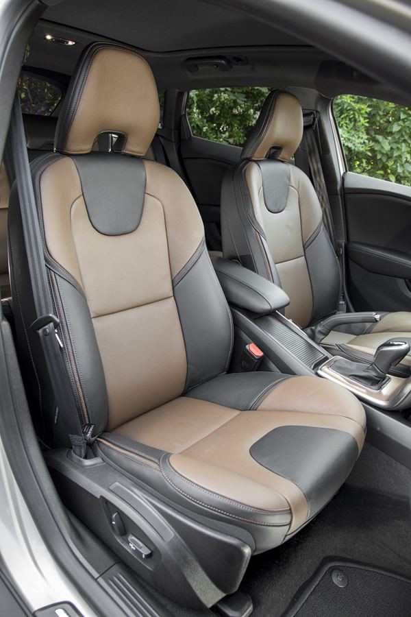 La Volvo V40 Cross Country restylée affiche un look baroudeur