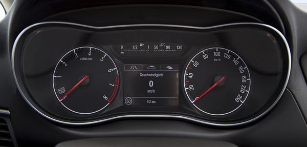 L'Opel Zafira restylé reçoit une calandre plus dynamique