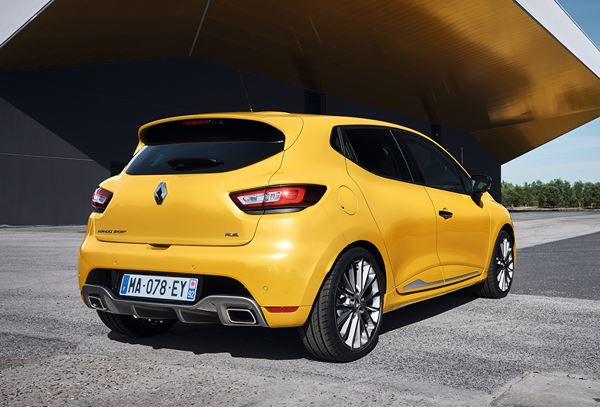 La Renault Clio R.S. s'élargit visuellement par un bouclier spécifique