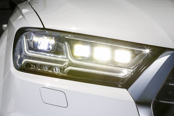 L'Audi Q7 e-tron quattro embarque une motorisation hybride diesel rechargeable