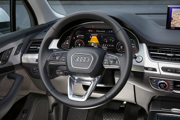 L'Audi Q7 e-tron quattro embarque une motorisation hybride diesel rechargeable