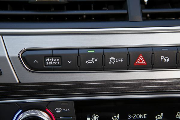 L'Audi Q7 e-tron quattro embarque une motorisation hybride diesel rechargeable