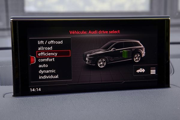 L'Audi Q7 e-tron quattro embarque une motorisation hybride diesel rechargeable