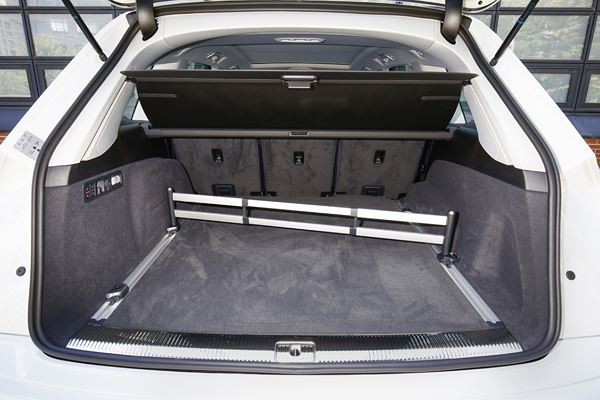 L'Audi Q7 e-tron quattro embarque une motorisation hybride diesel rechargeable