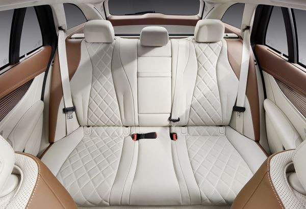 La Mercedes-Benz Classe E Break en approche