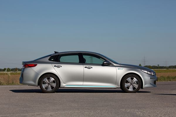 La Kia Optima hybride rechargeable peut parcourir 54 km en mode électrique