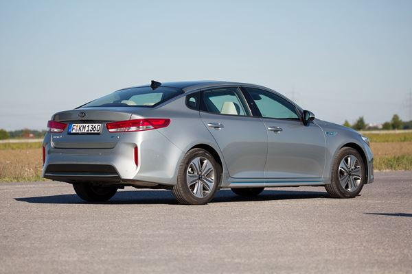 La Kia Optima hybride rechargeable peut parcourir 54 km en mode électrique