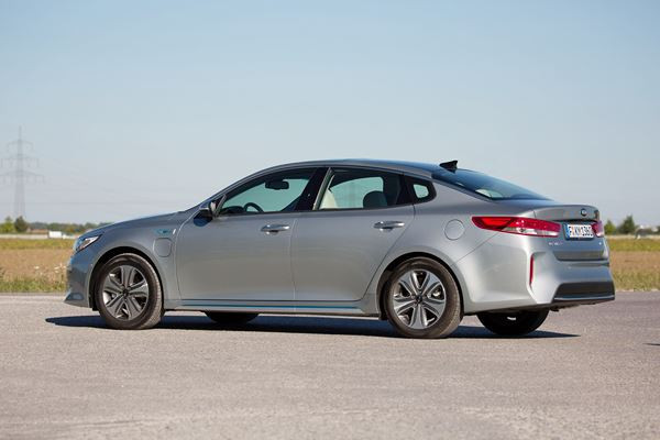 La Kia Optima hybride rechargeable peut parcourir 54 km en mode électrique