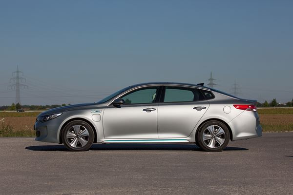 La Kia Optima hybride rechargeable peut parcourir 54 km en mode électrique