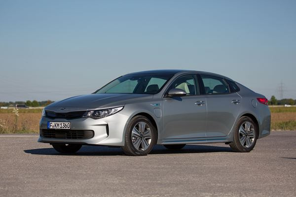 La Kia Optima hybride rechargeable peut parcourir 54 km en mode électrique