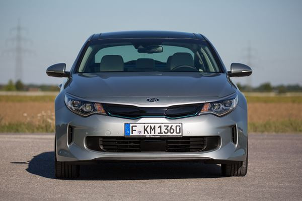 La Kia Optima hybride rechargeable peut parcourir 54 km en mode électrique