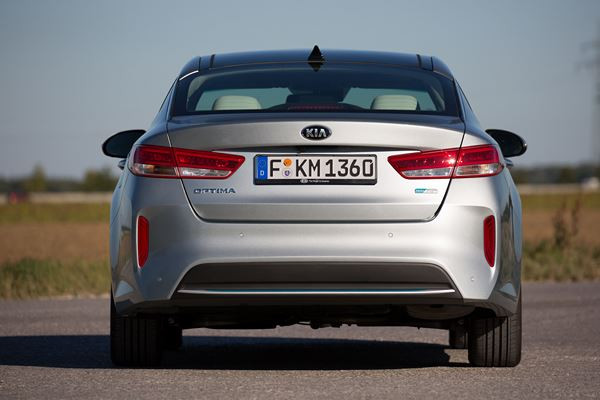 La Kia Optima hybride rechargeable peut parcourir 54 km en mode électrique