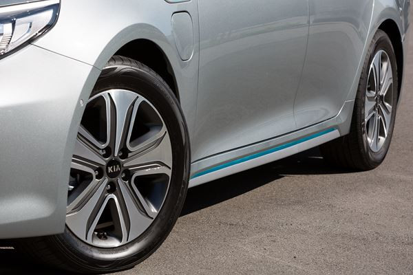 La Kia Optima hybride rechargeable peut parcourir 54 km en mode électrique