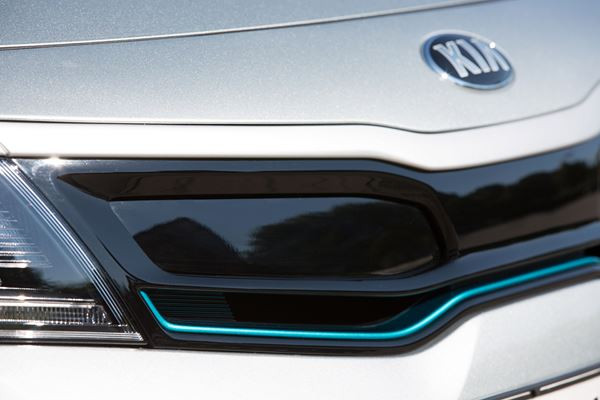 La Kia Optima hybride rechargeable peut parcourir 54 km en mode électrique