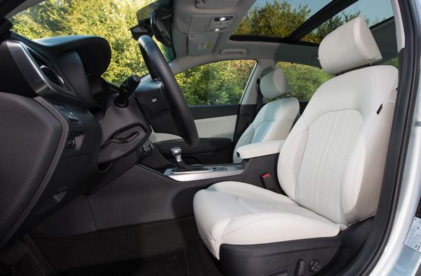 La Kia Optima hybride rechargeable peut parcourir 54 km en mode électrique