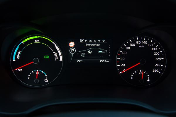 La Kia Optima hybride rechargeable peut parcourir 54 km en mode électrique