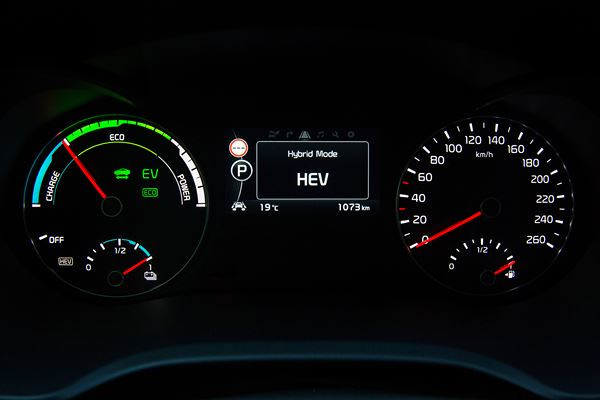 La Kia Optima hybride rechargeable peut parcourir 54 km en mode électrique