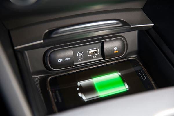 La Kia Optima hybride rechargeable peut parcourir 54 km en mode électrique