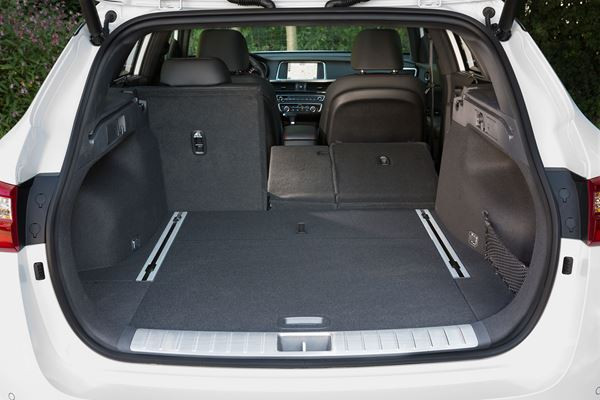 La Kia Optima SW offre un volume de chargement de 552 litres