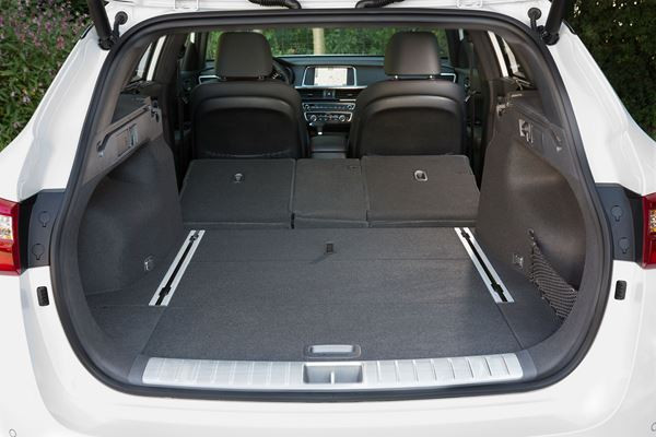 La Kia Optima SW offre un volume de chargement de 552 litres