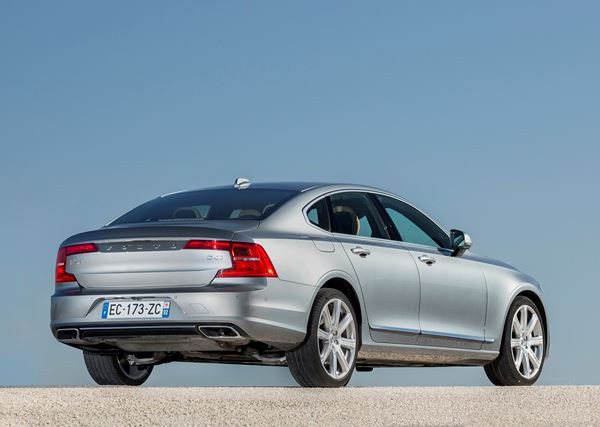 La Volvo S90 fait son entrée dans le club fermé des grandes berlines premium