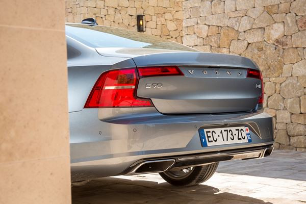 La Volvo S90 fait son entrée dans le club fermé des grandes berlines premium