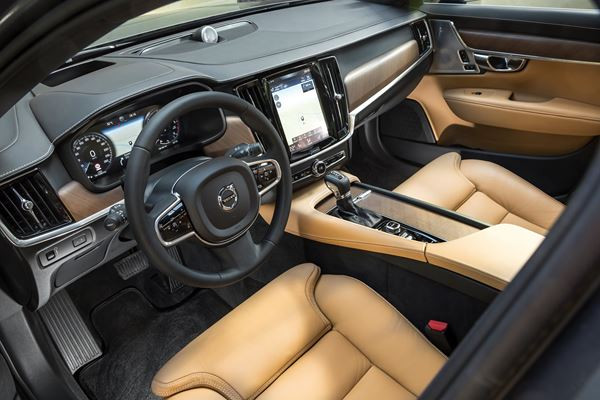 La Volvo S90 fait son entrée dans le club fermé des grandes berlines premium