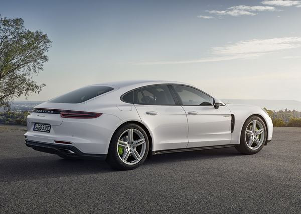 La Porsche Panamera hybride rechargeable reçoit une transmission intégrale