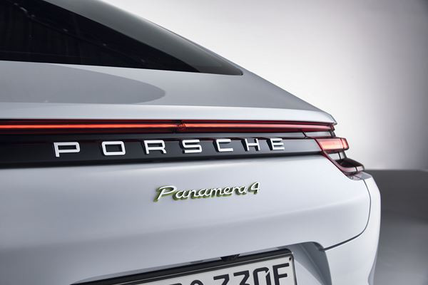 La Porsche Panamera hybride rechargeable reçoit une transmission intégrale