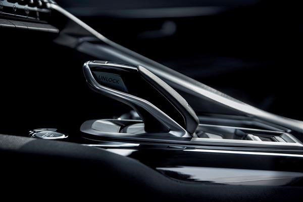 Peugeot 3008 : un design puissant et un cockpit spectaculaire