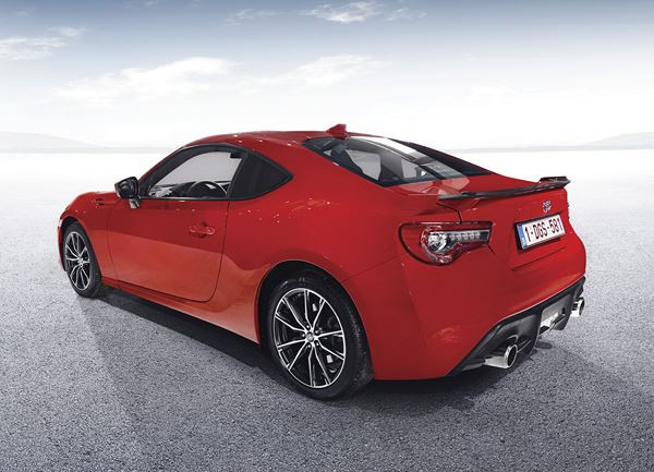 Le coupé sport Toyota GT86 adopte des lignes plus agressives