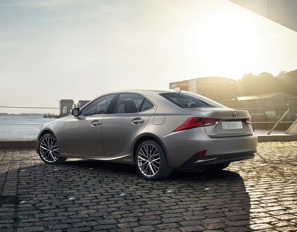 La Lexus IS reçoit de légères évolutions de style