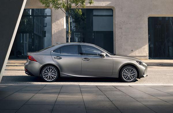La Lexus IS reçoit de légères évolutions de style