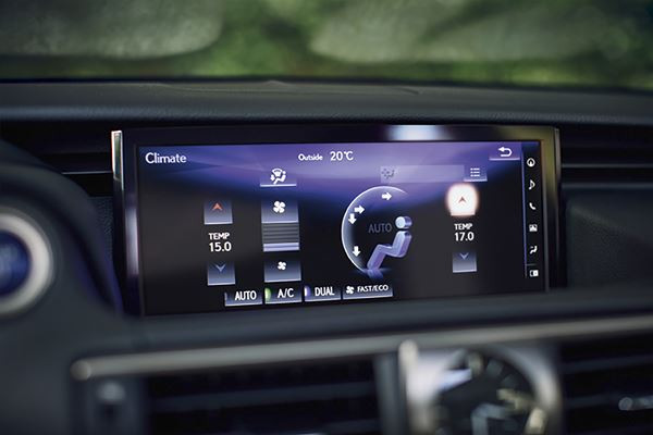 La Lexus IS reçoit de légères évolutions de style
