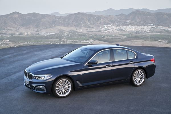 La BMW Série 5 fait le plein de systèmes d’aide à la conduite