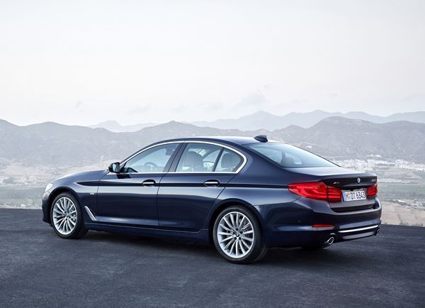 La BMW Série 5 fait le plein de systèmes d’aide à la conduite