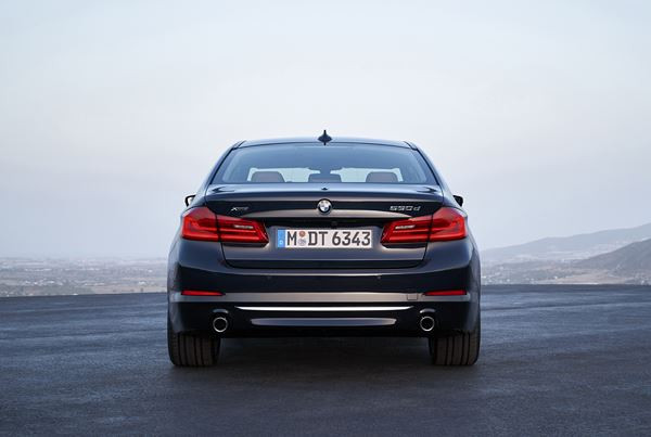 La BMW Série 5 fait le plein de systèmes d’aide à la conduite