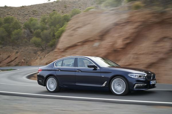 La BMW Série 5 fait le plein de systèmes d’aide à la conduite