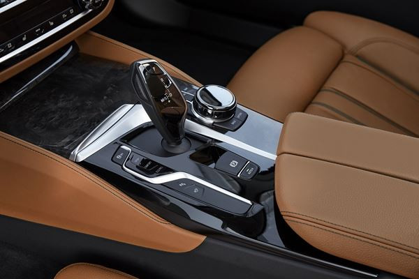 La BMW Série 5 fait le plein de systèmes d’aide à la conduite