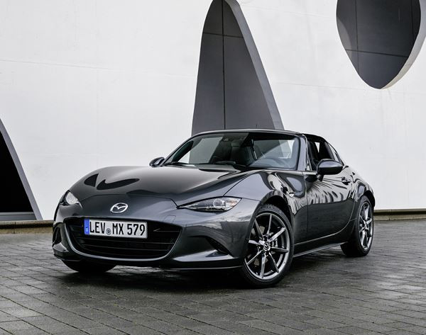 Le Mazda MX-5 RF embarque un toit rigide rétractable électrique en trois parties