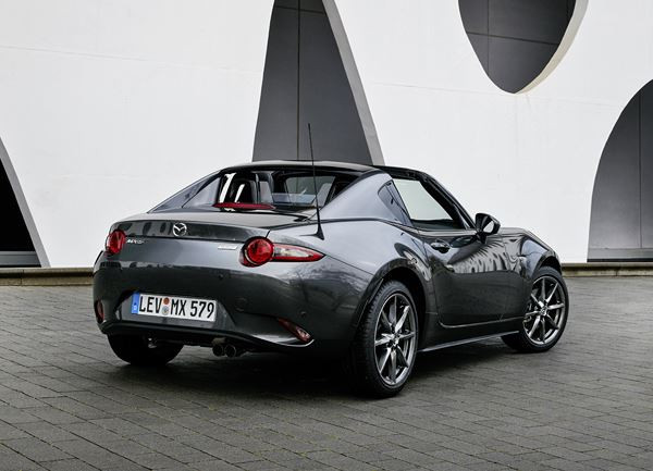Le Mazda MX-5 RF embarque un toit rigide rétractable électrique en trois parties
