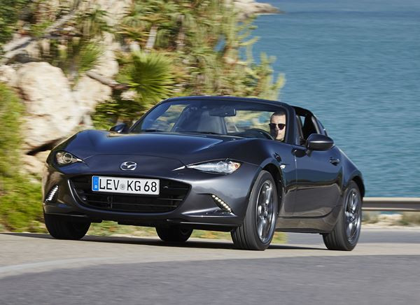 Le Mazda MX-5 RF embarque un toit rigide rétractable électrique en trois parties