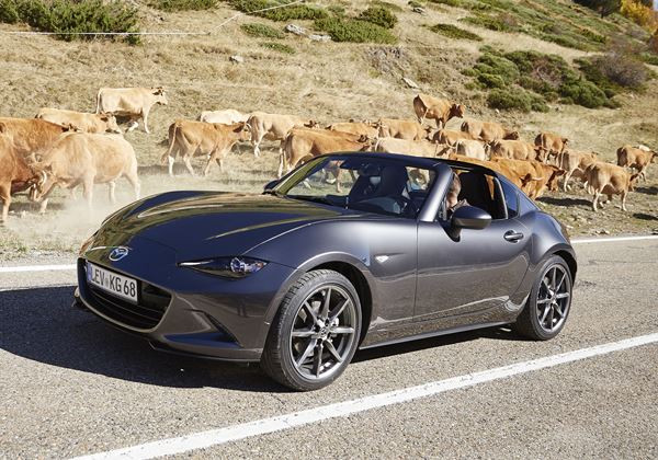 Le Mazda MX-5 RF embarque un toit rigide rétractable électrique en trois parties