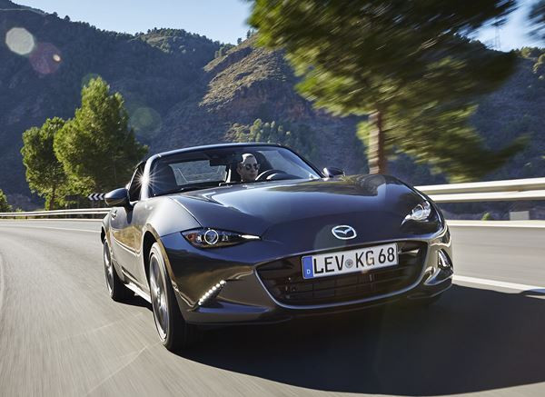 Le Mazda MX-5 RF embarque un toit rigide rétractable électrique en trois parties