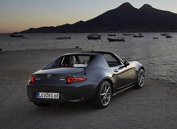 Le Mazda MX-5 RF embarque un toit rigide rétractable électrique en trois parties